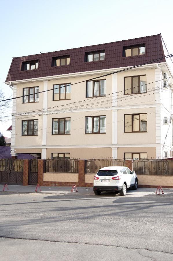 Chiernomorskie Apartamenty Odessa Esterno foto