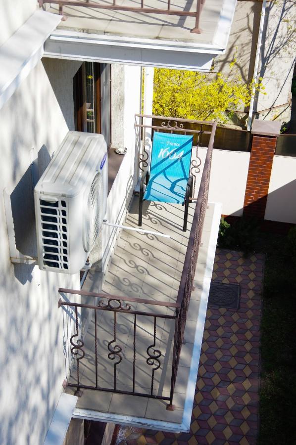 Chiernomorskie Apartamenty Odessa Esterno foto