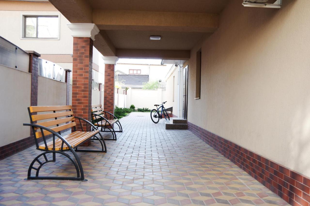 Chiernomorskie Apartamenty Odessa Esterno foto